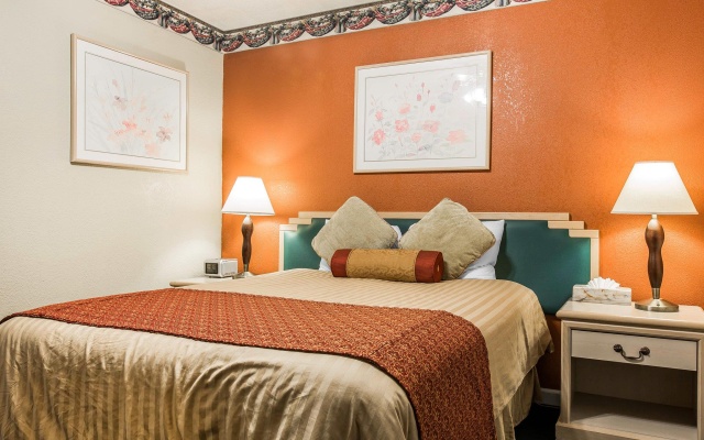 photo 4 of Clarion Collection Wilkie's Inn Pacific Grove - Monterey