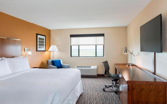 photo 4 of Royle Hotel Milwaukee Airport