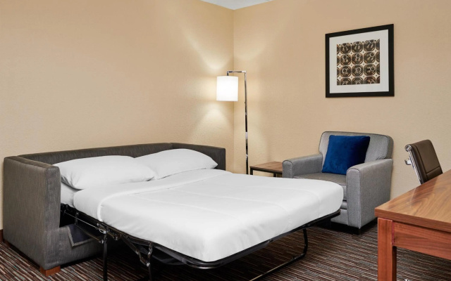 photo 5 of Royle Hotel Milwaukee Airport