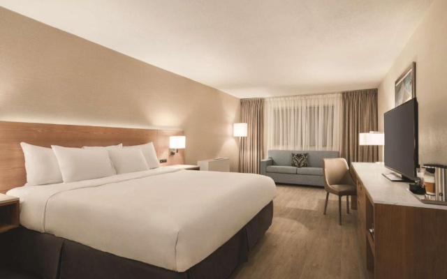 photo 3 of Clarion Hotel Milwaukee Airport
