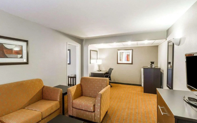 photo 3 of Inn Phoenix Airport