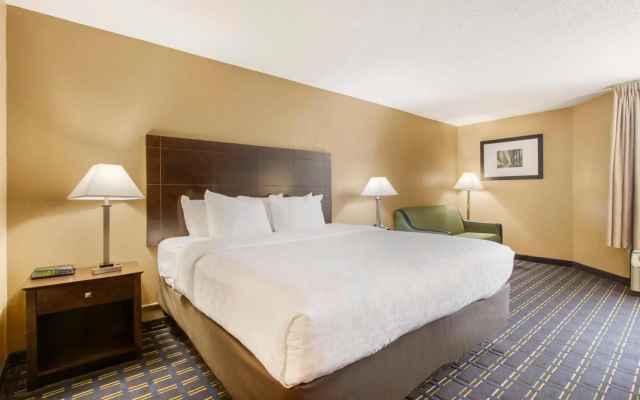 photo 4 of Clarion Inn Asheville Airport