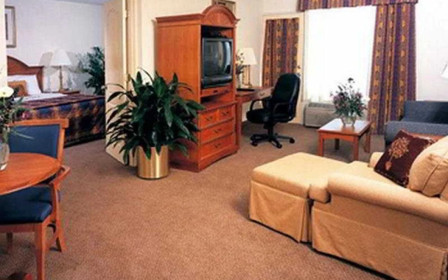photo 2 of Clarion Inn & Suites FL321