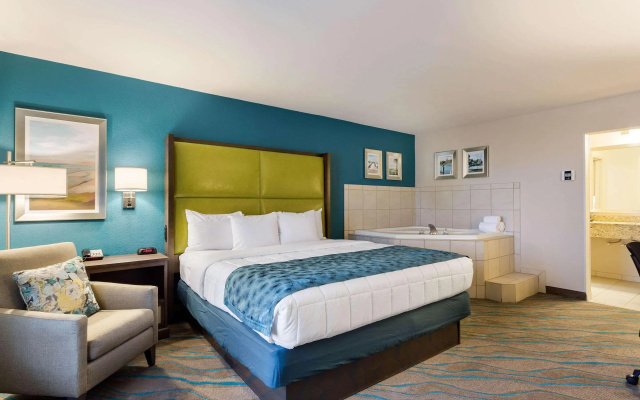 photo 3 of Quality Inn Gulfport I-10