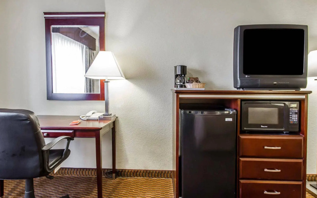 photo 4 of Super 8 by Wyndham Mesa Downtown Near Convention Center