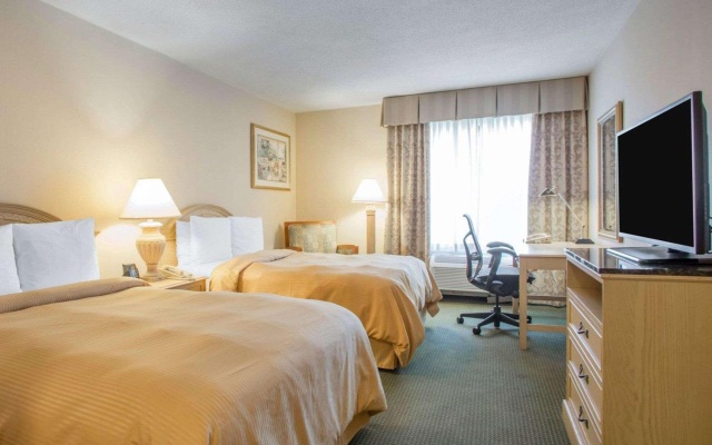 photo 4 of La Quinta Inn & Suites by Wyndham South Holland