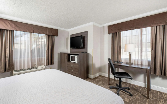 photo 3 of Clarion Inn Silicon Valley