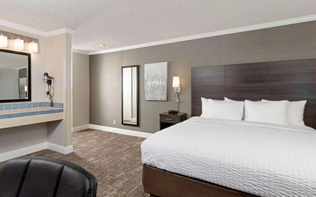photo 4 of Clarion Inn Silicon Valley