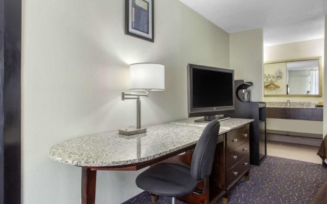 photo 4 of Days Inn And Suites By Wyndham Oxford