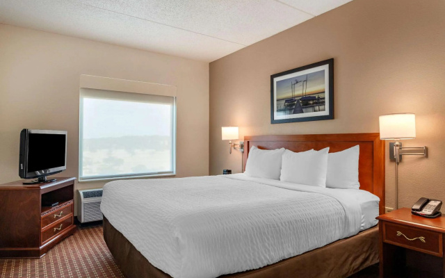 photo 3 of Clarion Suites at the Alliant Energy Center