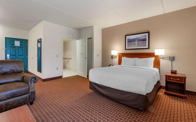 photo 4 of Clarion Suites at the Alliant Energy Center