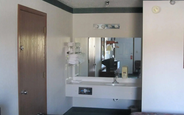 photo 5 of Evergreen Inn