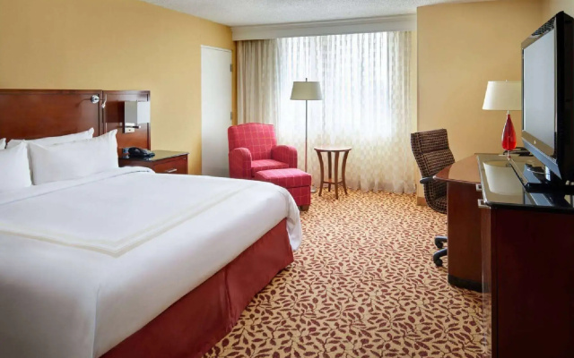 photo 2 of Wyndham Cleveland Airport