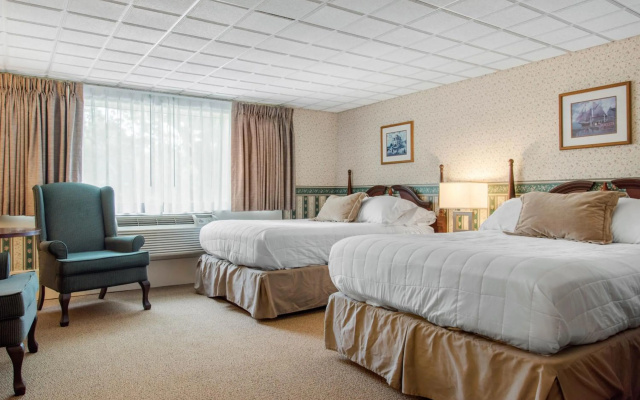 photo 2 of Coachman Inn