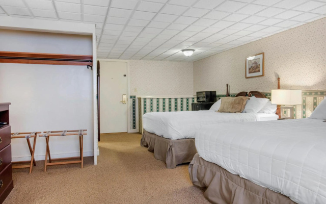 photo 3 of Coachman Inn