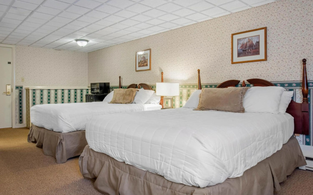 photo 4 of Coachman Inn