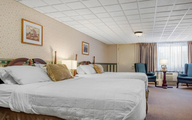 photo 5 of Coachman Inn