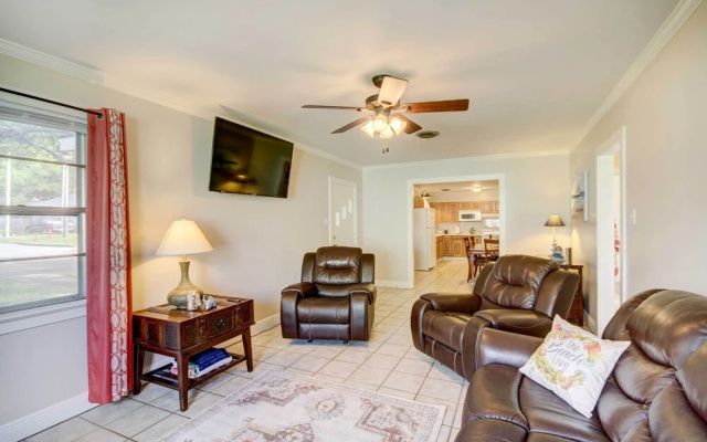 photo 2 of Coastal Long Beach Rental w/ Patio, Walk to Beach!