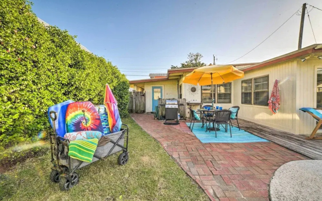 photo 5 of Coastal PCB Cottage W/pool & Bbq: 1block to Beach!