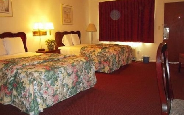 photo 4 of Cocca's Inn Route 7 Airport