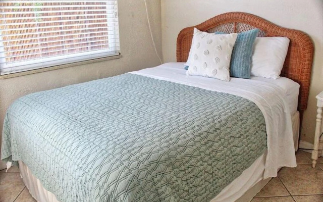 photo 4 of Coconut Grove Beach Resort Suite 5 to 8
