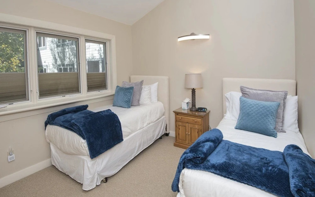 photo 3 of Coldstream Townhome 38