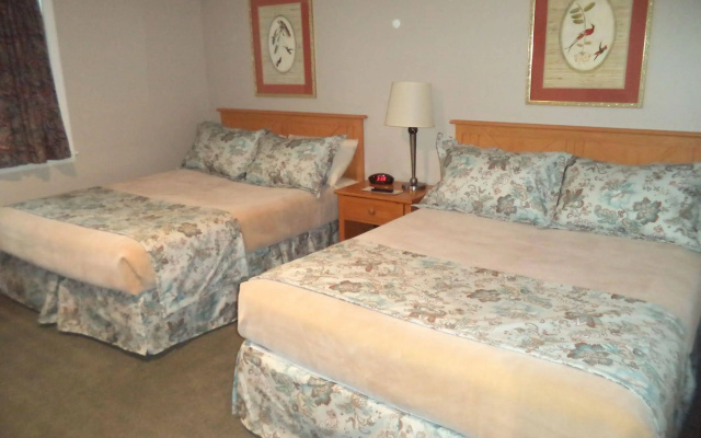 photo 5 of Colonial Valley Motel