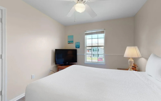 photo 2 of 3b/2b w/ Pool & Tennis Court, Sleeps 6