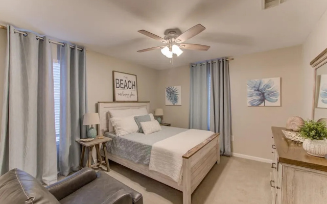 photo 2 of Full Condo w/ Pool & Gym, Sleeps 4