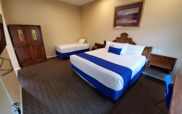 photo 5 of Colony Inn