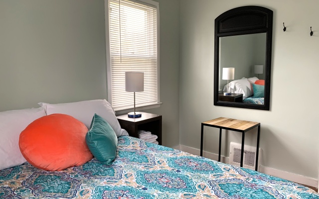 photo 2 of Colorful and Stylish Retreat - 5 Min To GM