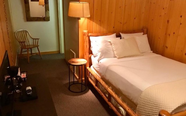photo 2 of Colter's Lodge