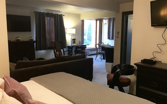 photo 5 of Colter's Lodge