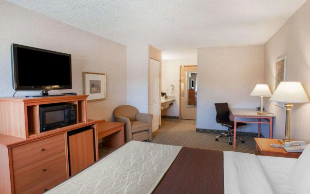 photo 4 of Quality Inn Kirkland
