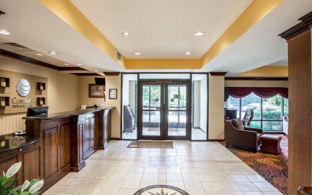 photo 2 of Comfort Inn & Suites Spartanburg North