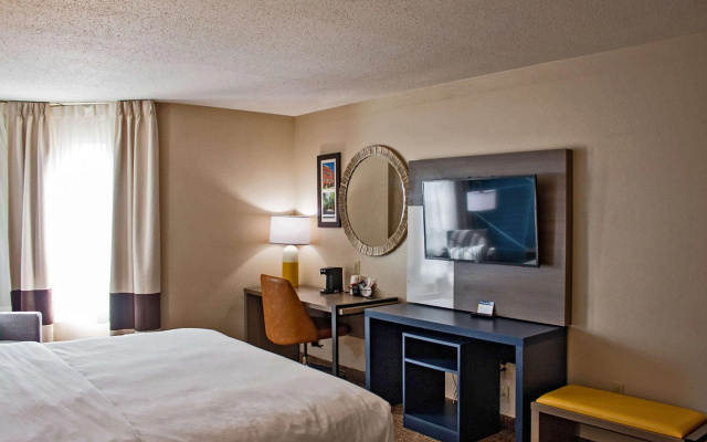 photo 5 of Comfort Inn & Suites Geneva - West Chicago