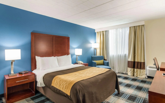 photo 3 of Comfort Inn & Suites Pittsburgh Fox Chapel