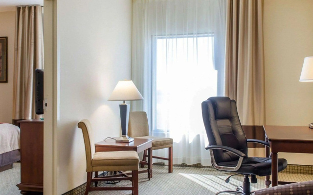 photo 3 of Comfort Inn & Suites York North