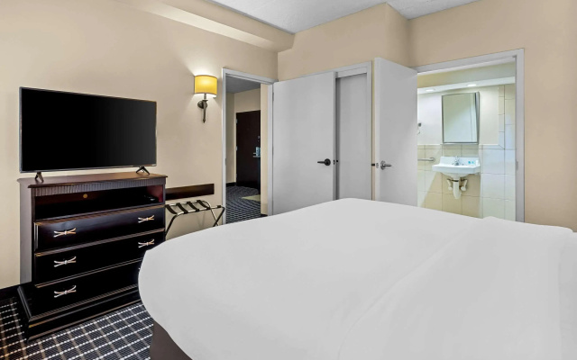 photo 3 of Comfort Inn & Suites Somerset - New Brunswick