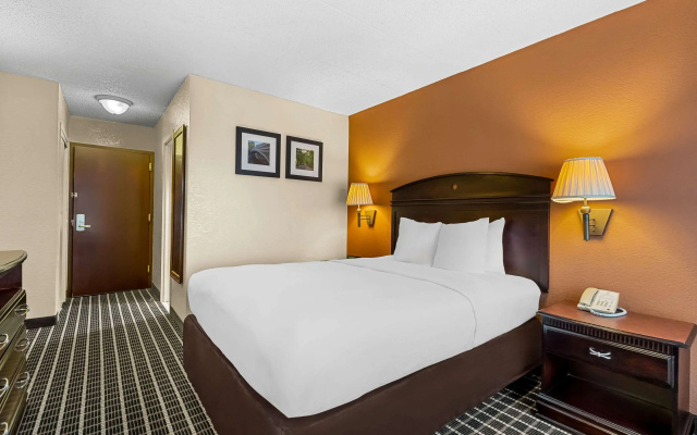 photo 5 of Comfort Inn & Suites Somerset - New Brunswick