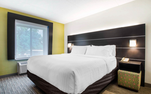 photo 4 of Holiday Inn Express and Suites Albany Airport- Wolf Road by IHG