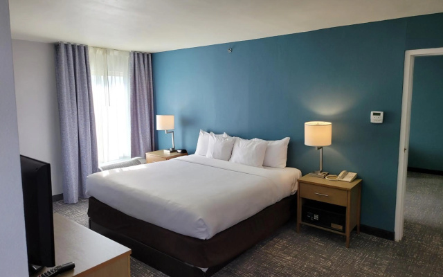 photo 4 of Comfort Inn & Suites Alexandria West
