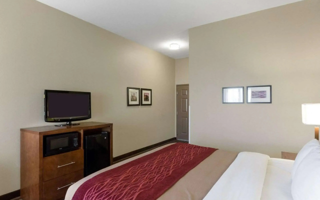photo 4 of Comfort Inn & Suites Fayetteville - University Area