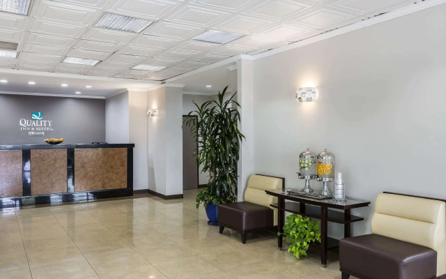 photo 2 of Quality Inn & Suites Los Angeles Airport - Stadium District