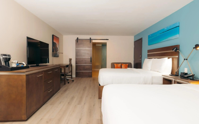 photo 4 of The Cove Hotel, Long Beach