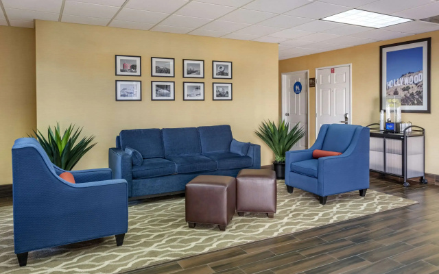 photo 2 of Comfort Inn & Suites Near Universal - N. Hollywood - Burbank