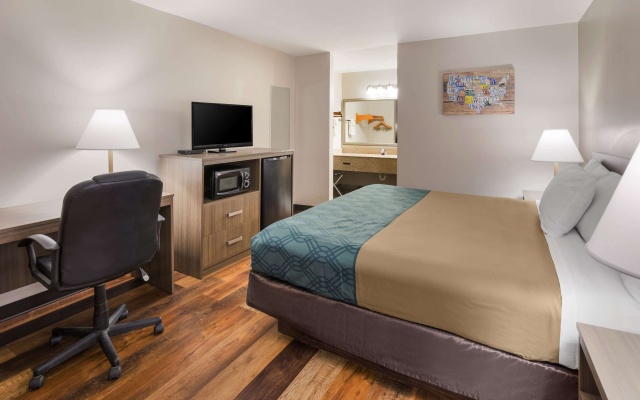 photo 5 of Econo Lodge Hendersonville