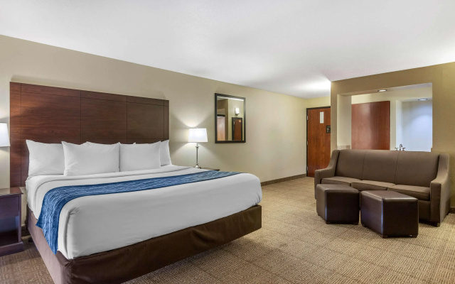 photo 4 of Comfort Inn Grand Rapids Airport