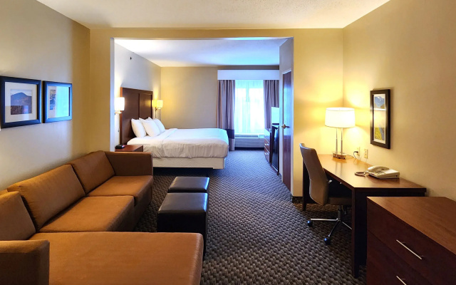 photo 4 of Comfort Inn & Suites Mount Pocono