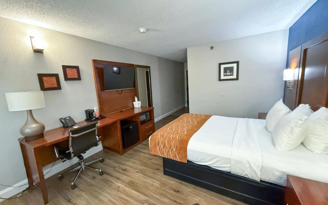 photo 2 of Comfort Inn & Suites Hazelwood - St. Louis